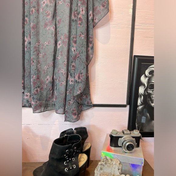 💜00s | Brandy Melville | Floral Waterfall/High Low Sheer Skirt - Picture 4 of 6